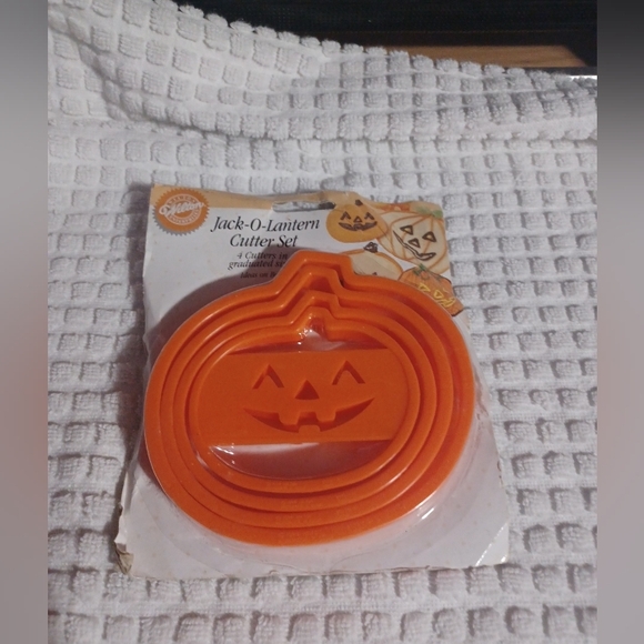 Wilton Other - Orange Jack-O-Lantern Cookie Cutter Set